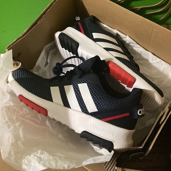 Brand New Adidas shoes for boys size 3 1/2 still in box ready to be shipped!❤️👍 - Picture 3 of 5